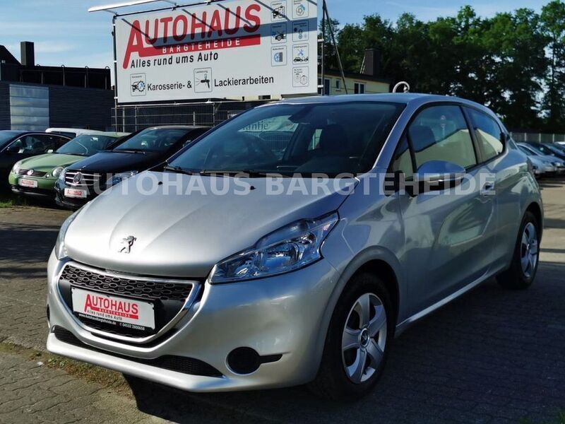 Grau Gebraucht 2014 Peugeot 208 Active Kleinwagen | 4.999 € (Etwas zu teuer) - Bild 1/4