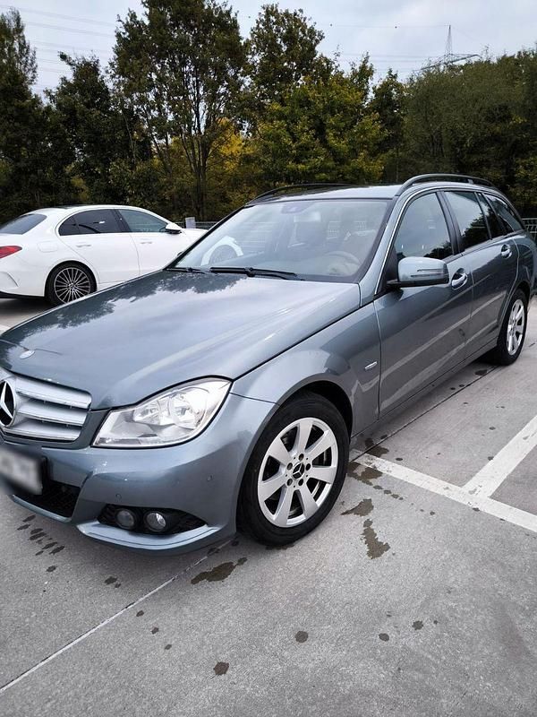 Gebraucht Mercedes C220 170 PS (125 kW) 2011 Grau Kombi