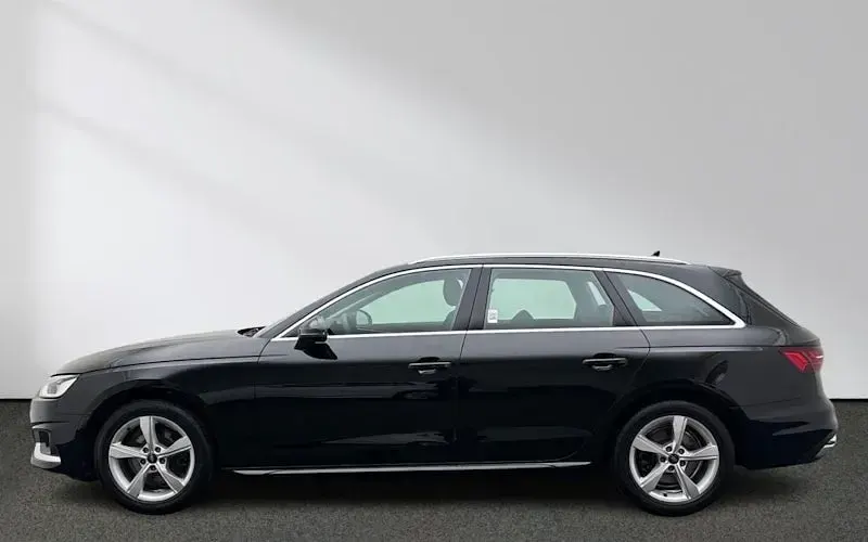 Gebraucht Audi A4 Advanced 163 PS (119 kW) 2024 Schwarz Kombi