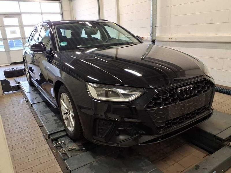 Gebraucht Audi A4 Competition 163 PS (119 kW) 2022 Mythosschwarz metallic (metallic) Kombi