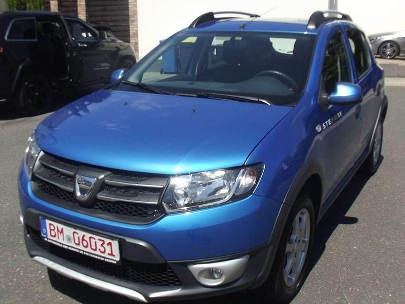 Blau Gebraucht 2014 Dacia Sandero Prestige Kleinwagen | 6.500 € (Fairer Preis) - Bild 1/4