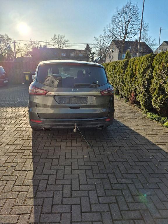 Gebraucht Ford S-MAX Titanium 190 PS (139 kW) 2019 Braun Van / Kleinbus