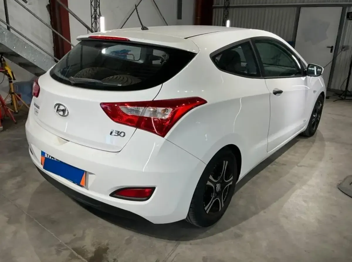 Gebraucht Hyundai i30 100 PS (73 kW) 2015 Weiß Coupé