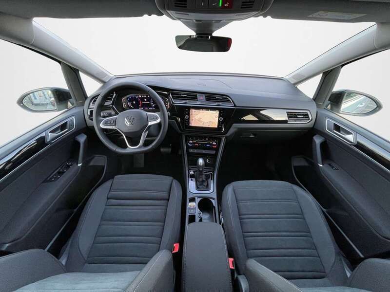 Gebraucht VW Touran Highline 150 PS (110 kW) 2024 Pure white Van / Kleinbus