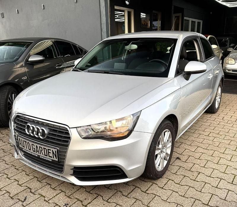 Gebraucht Audi A1 Attraction 86 PS (63 kW) 2012 Silber Kleinwagen