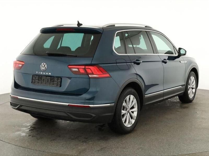 Gebraucht VW Tiguan Life 150 PS (110 kW) 2022 Blau SUV
