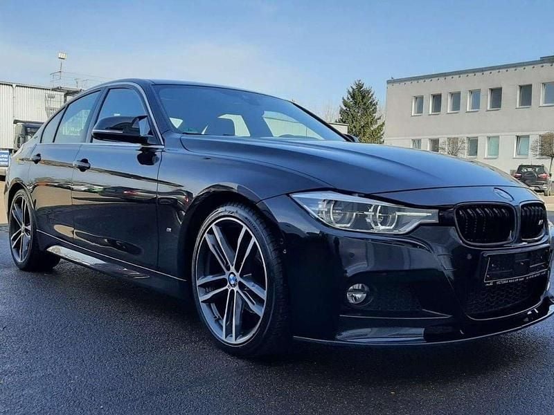 Gebraucht BMW 330e iPerformance 184 PS (135 kW) 2018 Black sapphire metallic Limousine