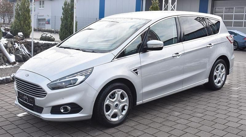 Gebraucht Ford S-MAX Titanium 241 PS (177 kW) 2019 Silber Van / Kleinbus