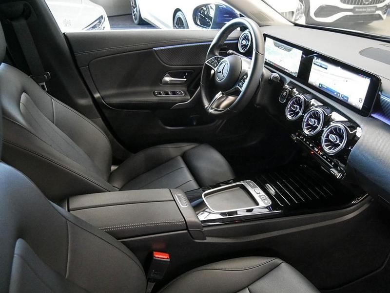 Gebraucht Mercedes CLA250e Shooting Brake Progressive 163 PS (119 kW) 2024 Blau Kombi
