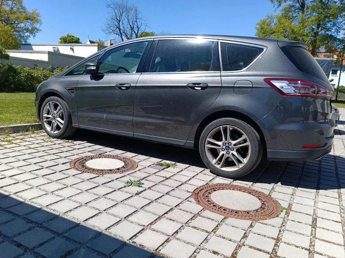 Gebraucht Ford S-MAX Titanium 184 PS (135 kW) 2018 Van / Kleinbus