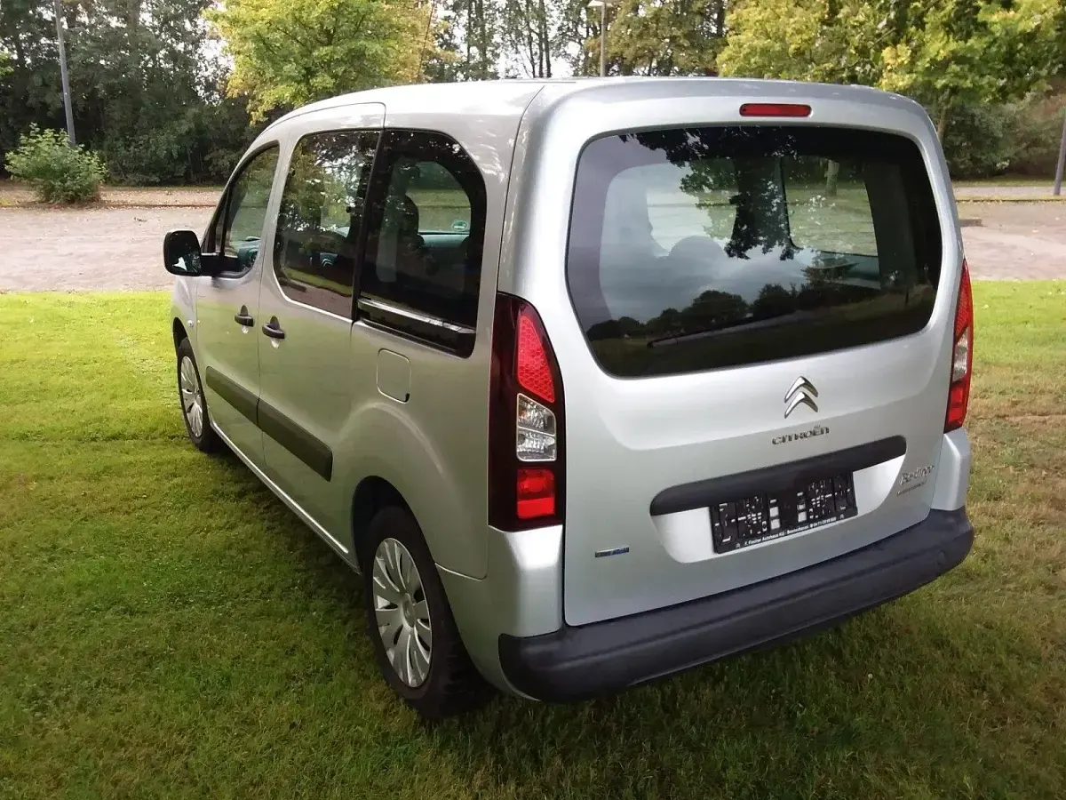 Gebraucht Citroën Berlingo 99 PS (72 kW) 2016 Silber Van / Kleinbus