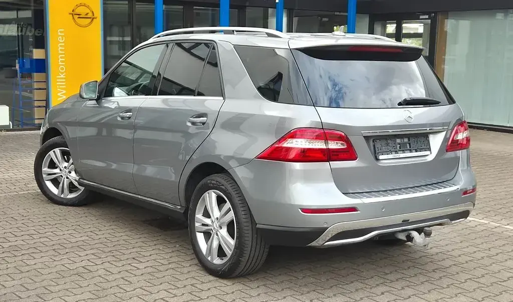 Gebraucht Mercedes ML350 258 PS (189 kW) 2012 Palladiumsilber SUV