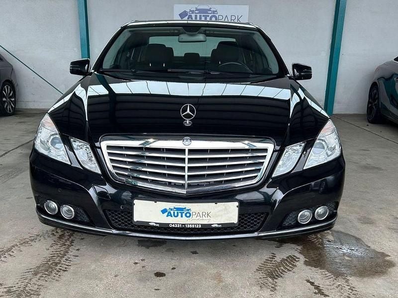 Gebraucht Mercedes E200 184 PS (135 kW) 2009 Obsidianschwarz Limousine