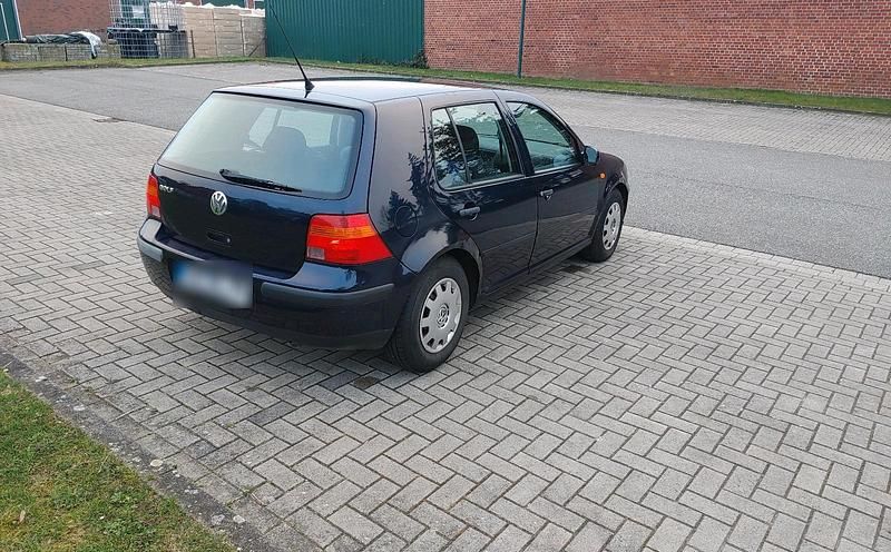 Gebraucht VW Golf IV 75 PS (55 kW) 1998 Blau Kleinwagen