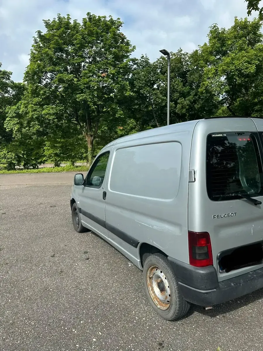 Gebraucht Peugeot Partner 90 PS (66 kW) 2004 Silber Van / Kleinbus