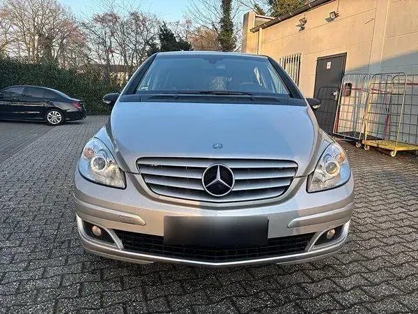 Gebraucht Mercedes B180 109 PS (80 kW) 2005 Silber Van / Kleinbus