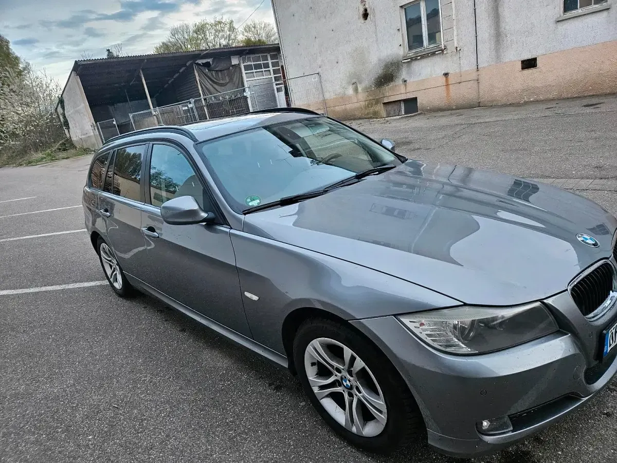 Gebraucht BMW 318 143 PS (105 kW) 2013 Grau Kombi