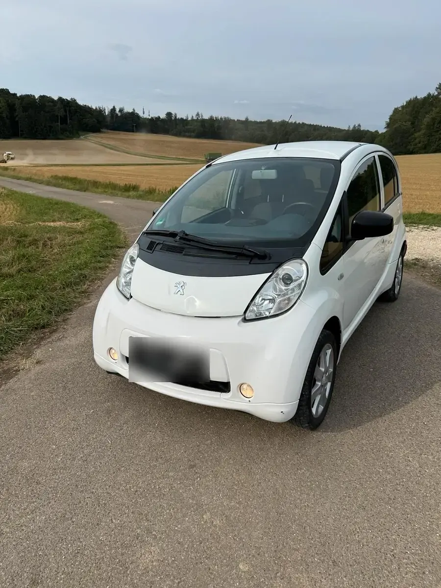 Gebraucht Peugeot iON 25 kW (35 PS) 2012 Weiß Kleinwagen