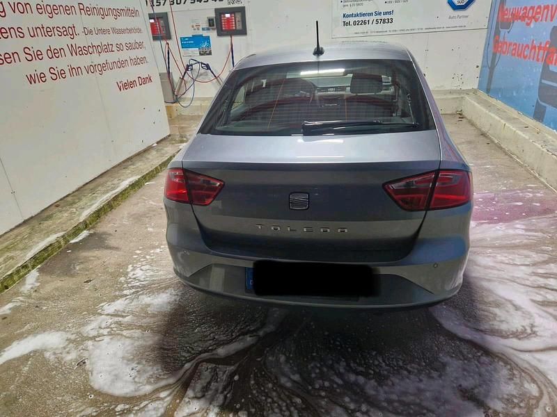 Grau Gebraucht 2013 Seat Toledo Limousine | 5.399 € (Guter Preis) - Bild 1/4