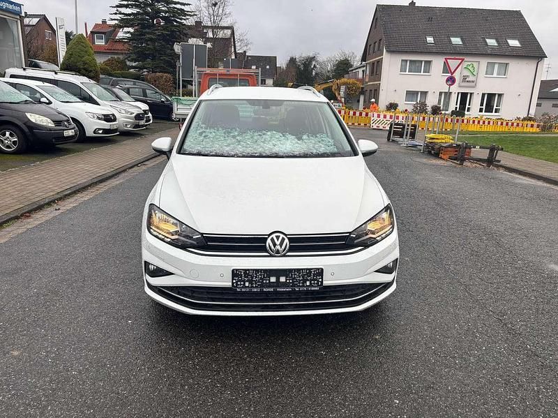 Pure white Gebraucht 2018 VW Golf Sportsvan Join Van / Kleinbus | 18.990 € (Fairer Preis) - Bild 1/4