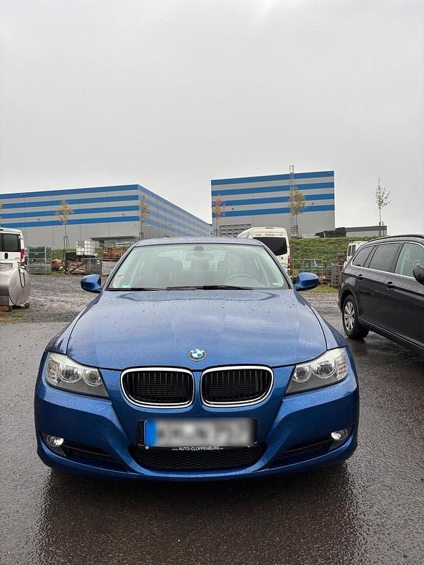 Blau Gebraucht 2010 BMW 318 Limousine | 3.499 € (Superpreis) - Bild 1/4