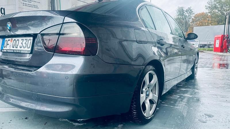Gebraucht BMW 330 231 PS (169 kW) 2007 Grau Limousine