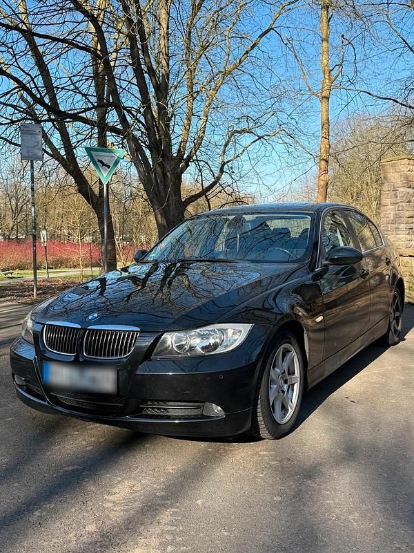 Gebraucht BMW 325 218 PS (160 kW) 2008 Schwarz Limousine