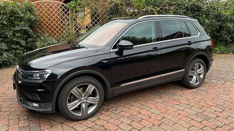 Schwarz Gebraucht 2018 VW Tiguan SUV | 22.900 € (Fairer Preis) - Bild 1/4