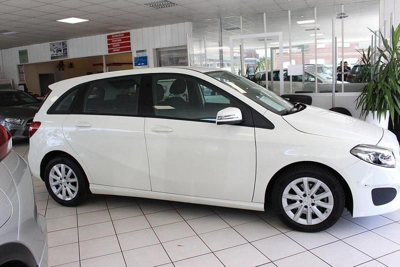 Gebraucht Mercedes B200 156 PS (114 kW) 2018 Calcitweiss  unilack Van / Kleinbus