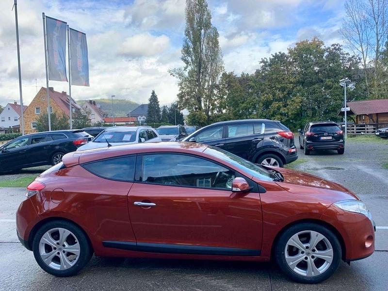 Gebraucht Renault Mégane Coupé Dynamique 131 PS (96 kW) 2010 Orange Coupé