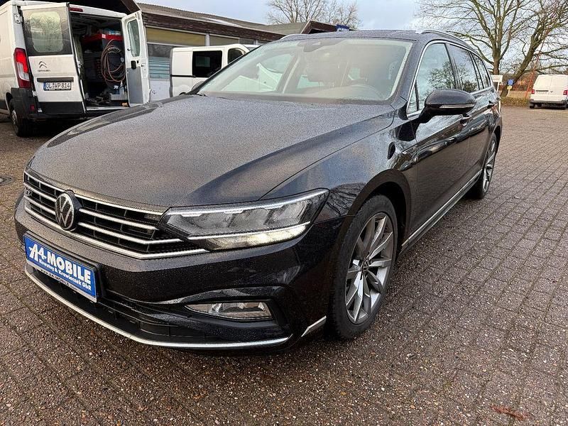 Schwarz Gebraucht 2021 VW Passat R-line Kombi | 17.999 € (Teuer) - Bild 1/4