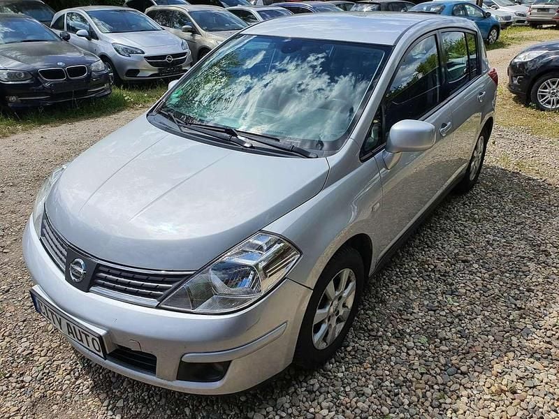 Brilliant silver Gebraucht 2008 Nissan Tiida Acenta Kleinwagen | 2.270 € (Fairer Preis) - Bild 1/4