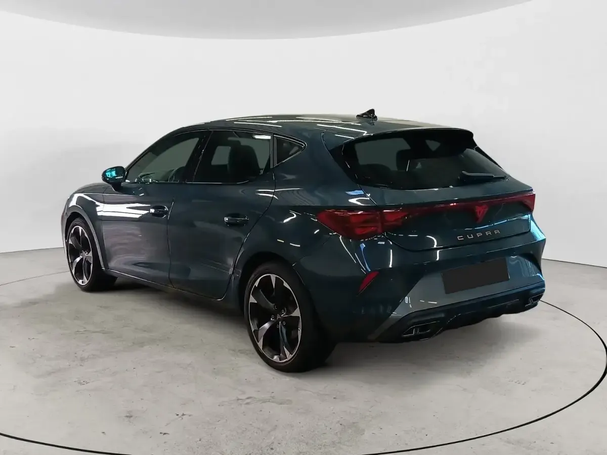 Gebraucht Cupra Leon 150 PS (110 kW) 2025 Grau (gris magnetique) Kleinwagen