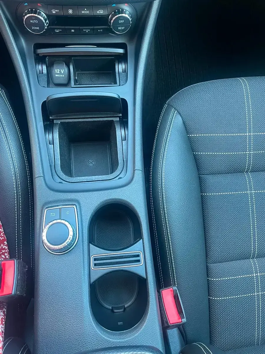 Gebraucht Mercedes A180 122 PS (89 kW) 2014 Schwarz Kleinwagen