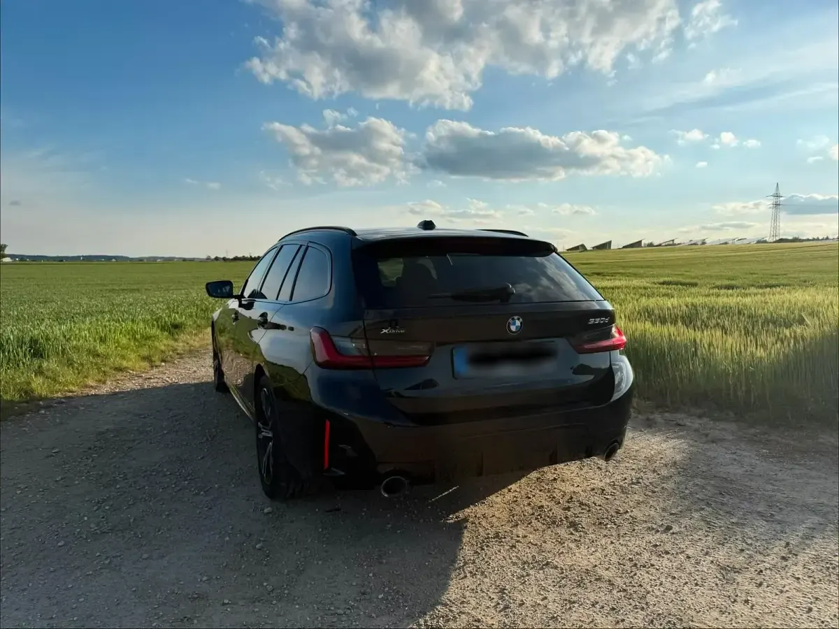 Käytetty BMW 330 Shadowline 286 HP (210 kW) 2024 Musta Farmari