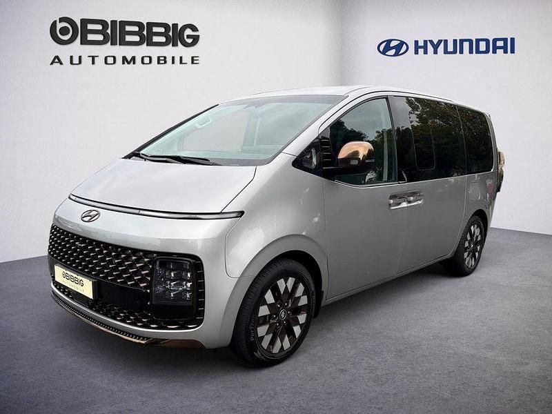 Shimmering silver Gebraucht 2022 Hyundai Staria Signature Van | 38.990 € (Superpreis) - Bild 1/3