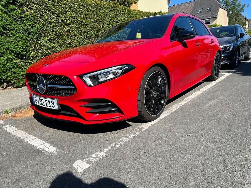 Rot Gebraucht 2019 Mercedes A180 Limousine | 22.000 € (Fairer Preis) - Bild 1/4