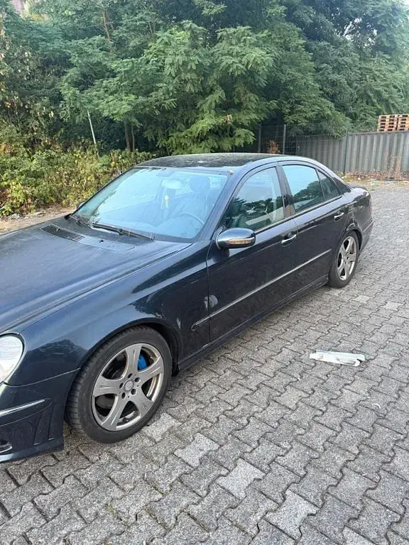Gebraucht Mercedes E500 Avantgarde 306 PS (225 kW) 2002 Schwarz Limousine