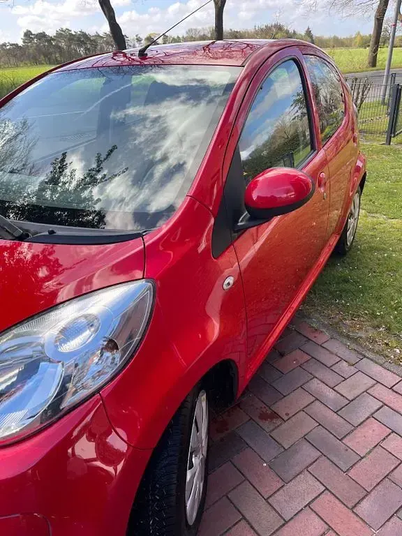 Second-hand Citroën C1 68 CP (50 kW) 2011 Roșu Hatchback