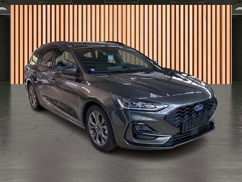 Gebraucht Ford Focus ST-Line 155 PS (114 kW) 2023 Grau magneticgrau (metallic) Kombi