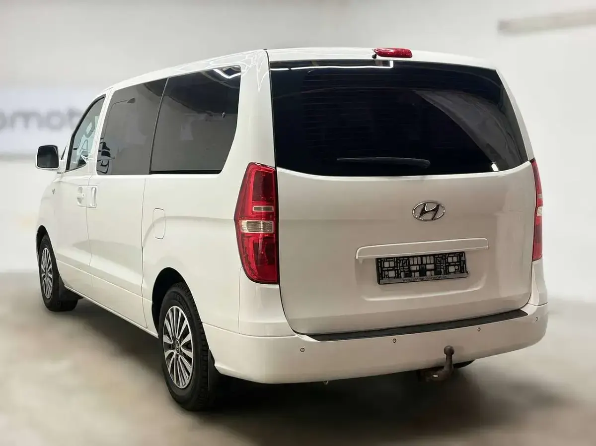 Gebraucht Hyundai H-1 170 PS (125 kW) 2011 Weiß Van / Kleinbus