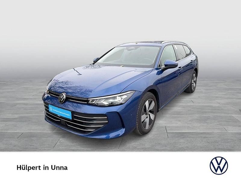 Blau Gebraucht 2025 VW Passat Business Kombi | 33.444 € (Superpreis) - Bild 1/4