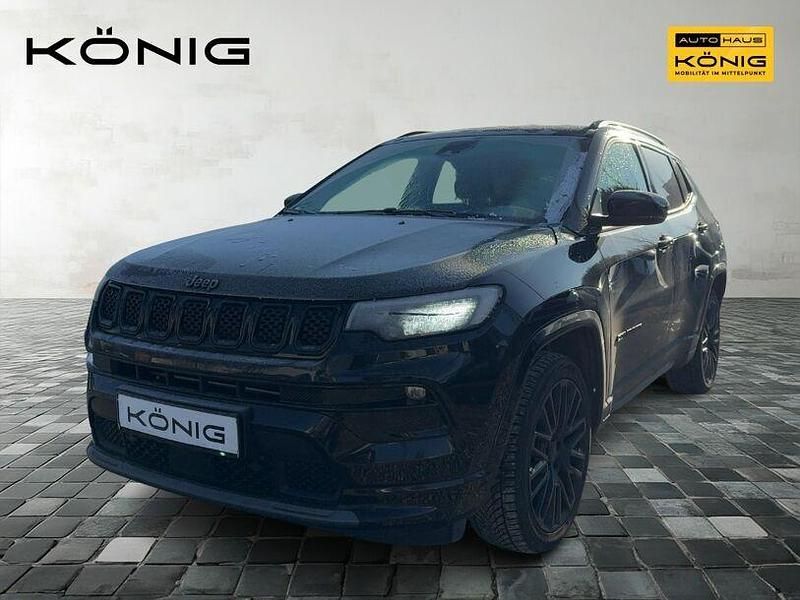 Solid black (5ck) Gebraucht 2023 Jeep Compass Altitude SUV | 24.999 € (Fairer Preis) - Bild 1/4