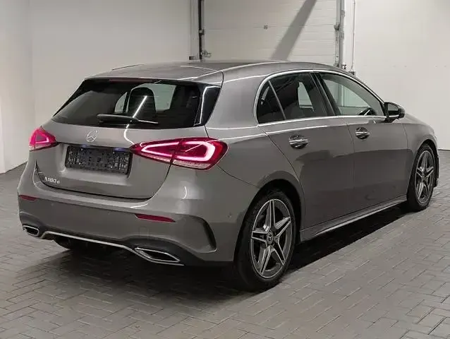 Gebraucht Mercedes 180 AMG line 116 PS (85 kW) 2022 Grau Limousine