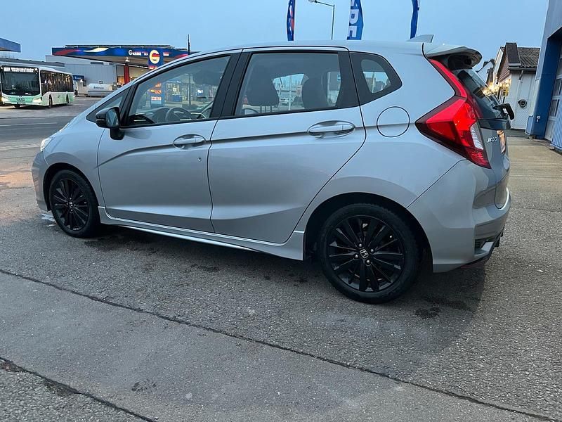 Gebraucht Honda Jazz Dynamic 131 PS (96 kW) 2018 Grau Kleinwagen