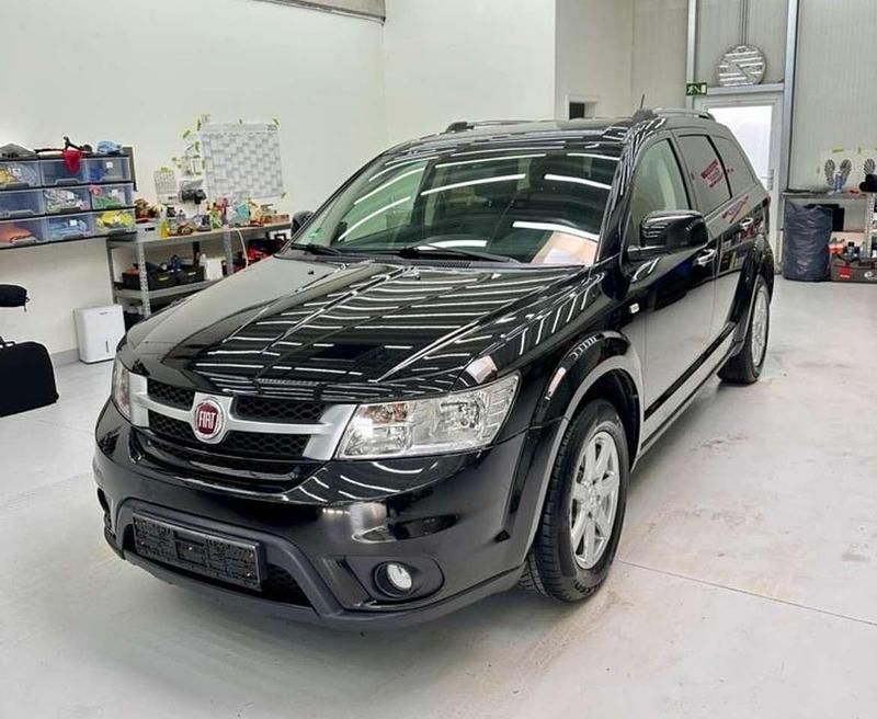 Schwarz Gebraucht 2013 Fiat Freemont SUV | 8.699 € (Etwas zu teuer) - Bild 1/4