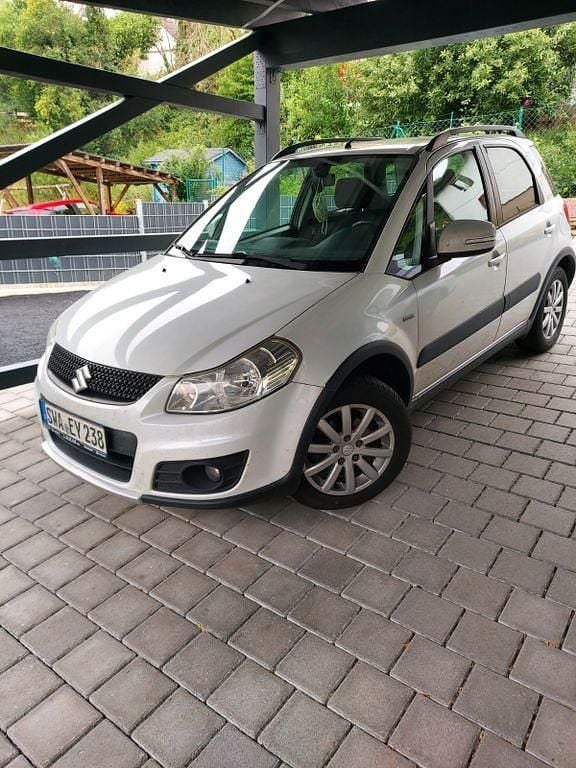 Weiß Gebraucht 2011 Suzuki SX4 Style Limousine | 3.900 € (Guter Preis) - Bild 1/4