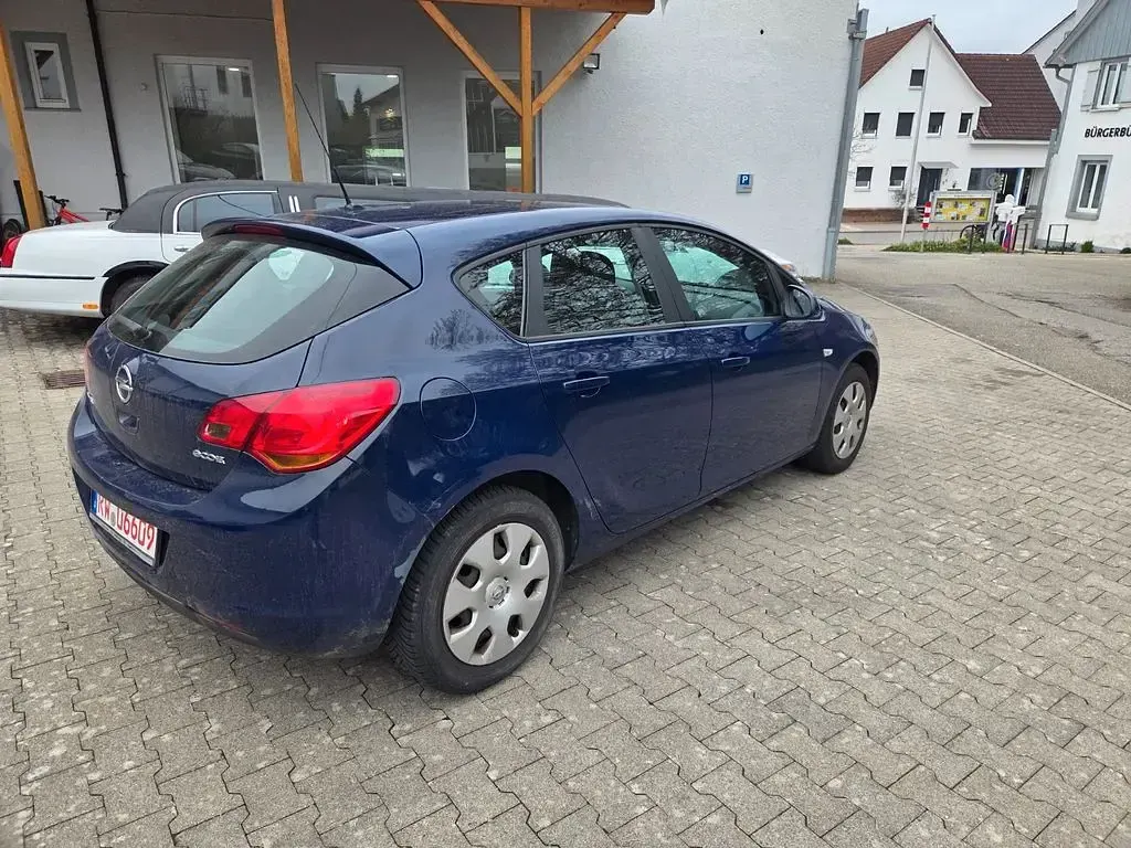 Gebraucht Opel Astra Selection 87 PS (63 kW) 2011 Blau Limousine