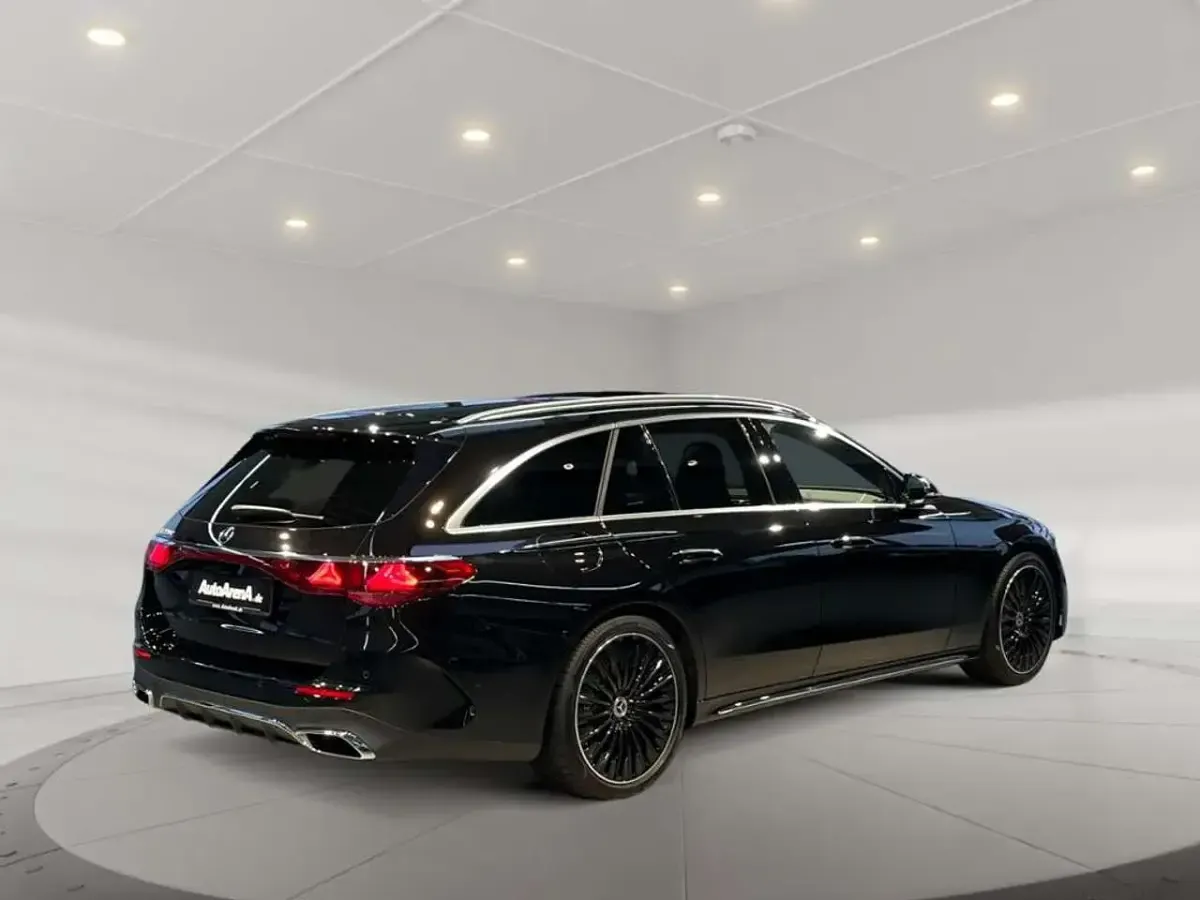 Gebraucht Mercedes E220 AMG 197 PS (144 kW) 2023 Metalliclack obsidianschwarz Kombi