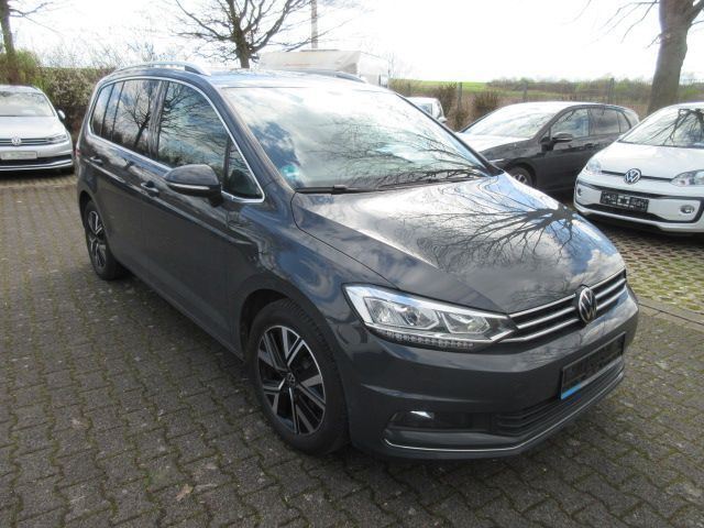 Gebraucht VW Touran Highline 150 PS (110 kW) 2021 Uranograu Van / Kleinbus